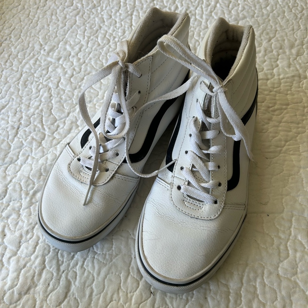 Vans SK8 Hi Noon Goons Y6 W8. White leather HiTops. In ok shape.